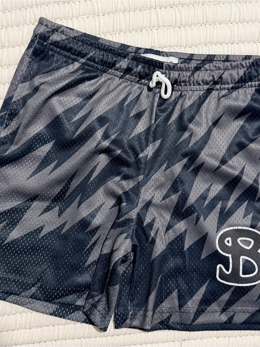 Bucket squad YXL Black & Gray Zigzag Shorts